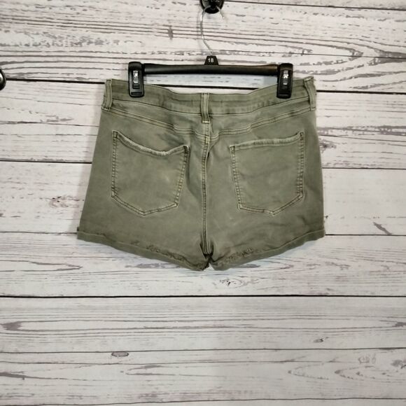 "SO" woman's distressed shorts. - Picture 3 of 12